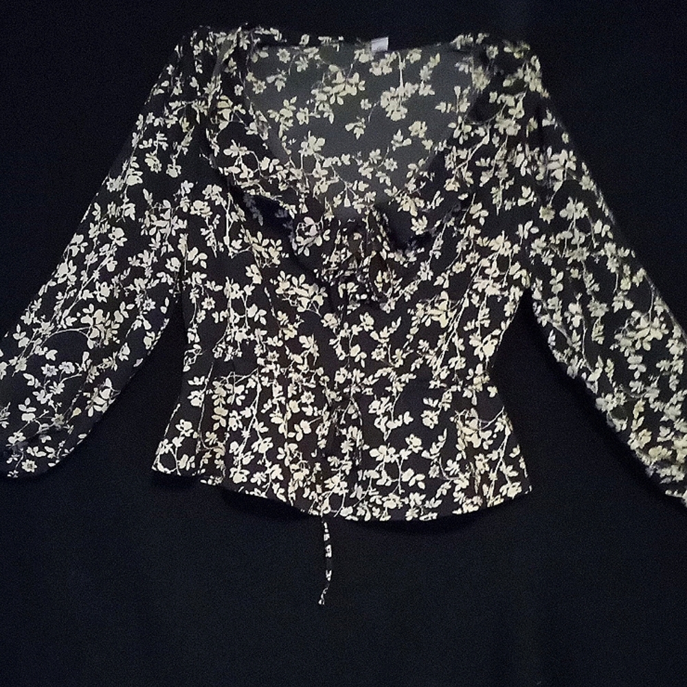 Old Navy Women's Petite Grey Ruffle Floral Long Sleeve Flower Gray Blouse Shirt